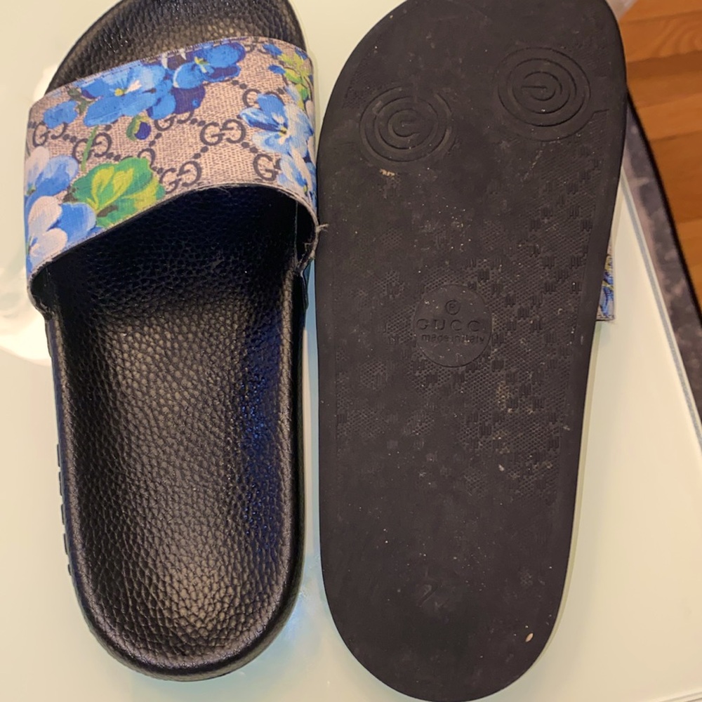 Worn Bloom Gucci Slides - Picture 4 of 4